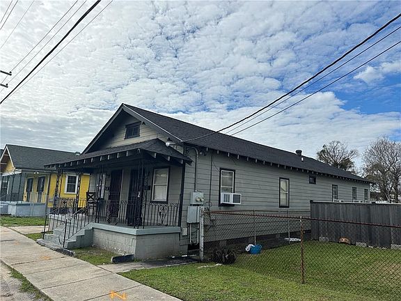 4th image of 2622 Frenchmen St