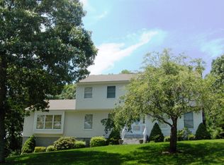 49 Josephine Dr, Wading River, NY 11792