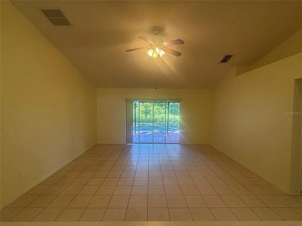 3 bed, 2.0 bath, 1825 sqft, $2,200 — Photo 3