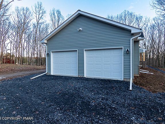 3rd image of 3209 Woodcrest Ave #129