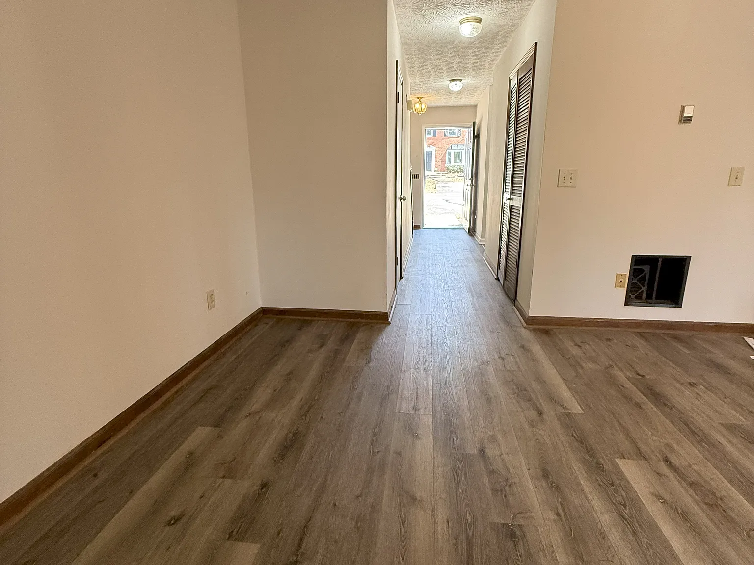 1124 Booth Ct SW — Photo 3