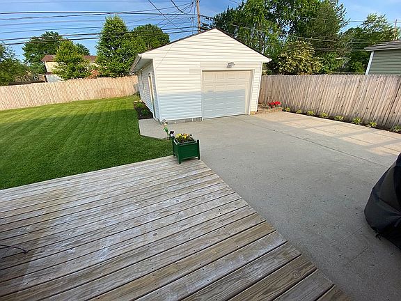 4th image of 3550 River Park Dr