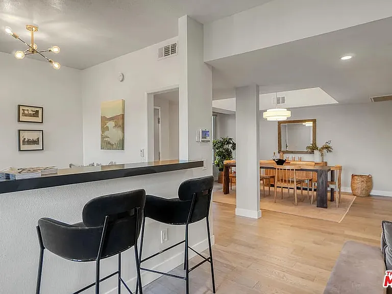 166 S Hayworth Ave #201 — Photo 20