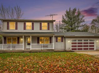 8333 Lamoreaux Rd, Fowlerville, MI 48836
