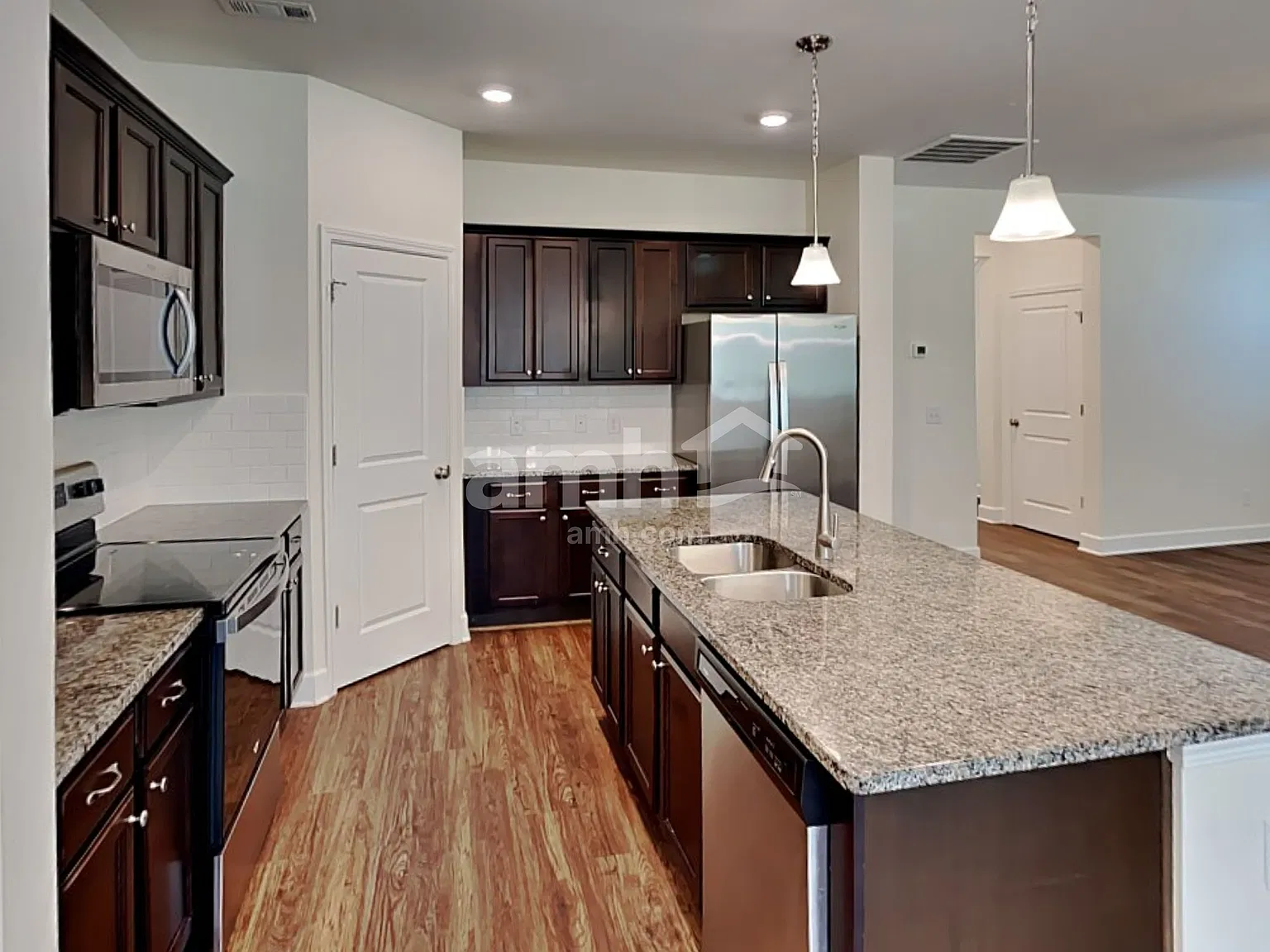 4 bed, 2.5 bath, 2083 sqft, $2,605 — Photo 3