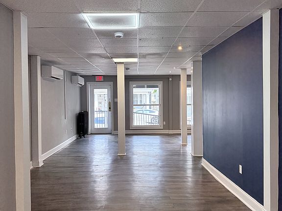 4th image of 632 Main St