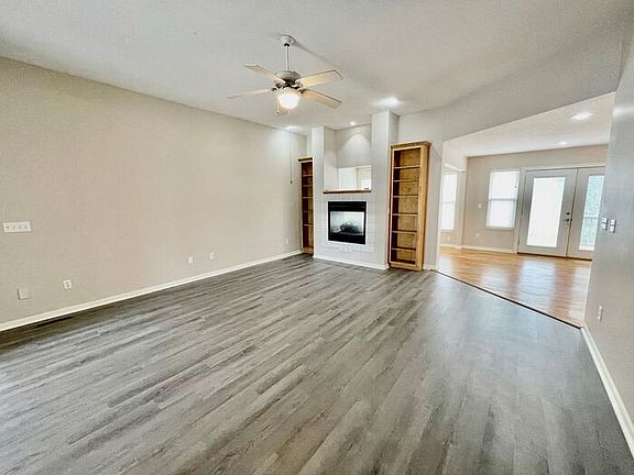 3rd image of 5417 NE Holiday Dr