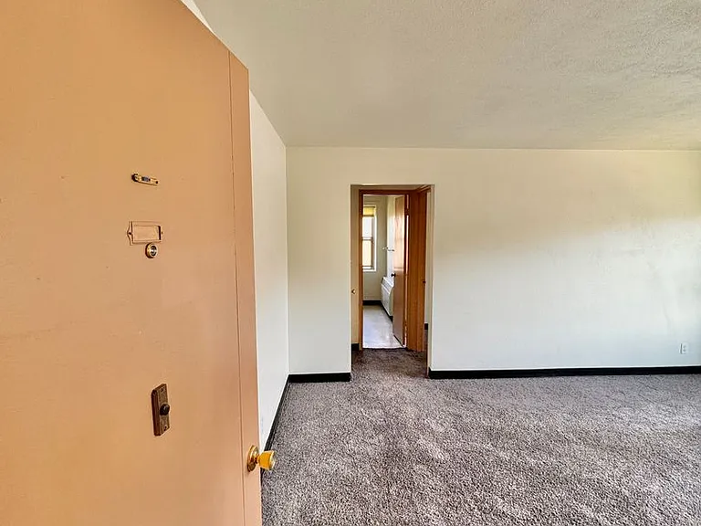 1515 3rd Ave NE — Photo 4