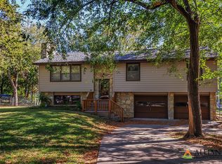 1404 Overlook Dr, Manhattan, KS 66503