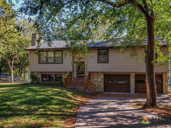 1404 Overlook Dr, Manhattan, KS 66503