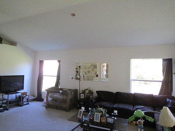 4th image of 91 Farragut Dr