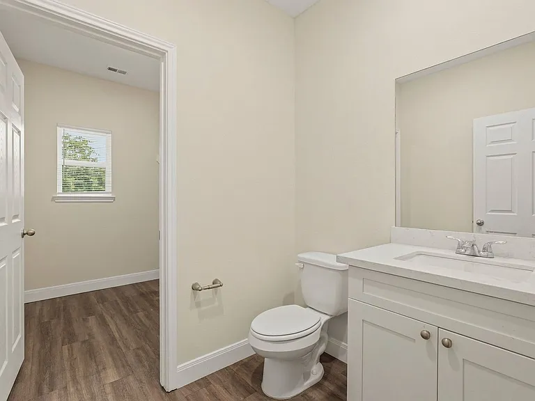 2218 Bringhurst St #B — Photo 15