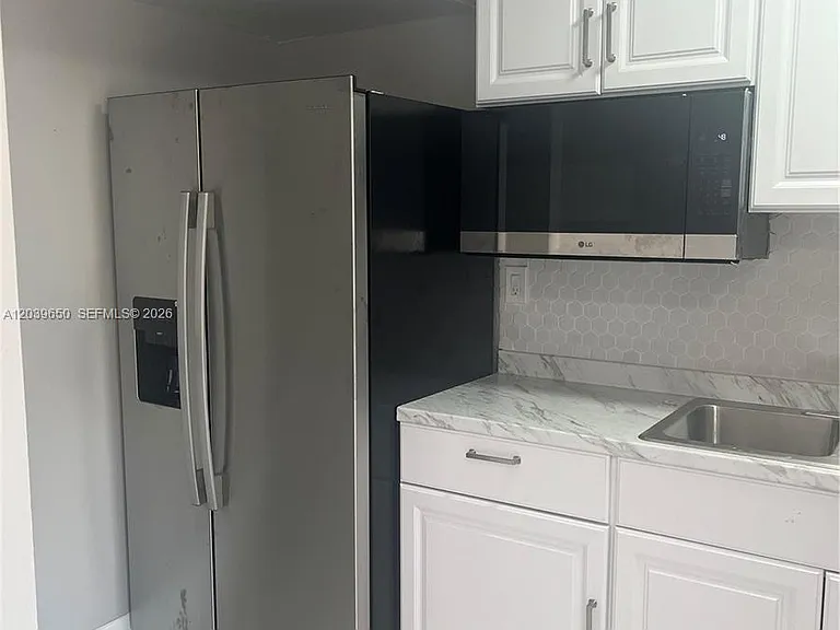 5909 SW 36th Ct #14 — Photo 3