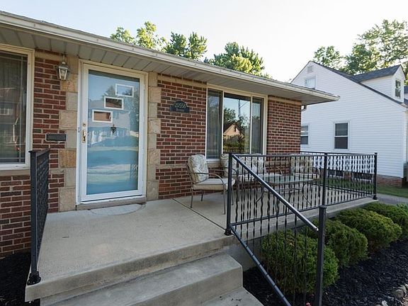 4th image of 20558 Belvidere Ave