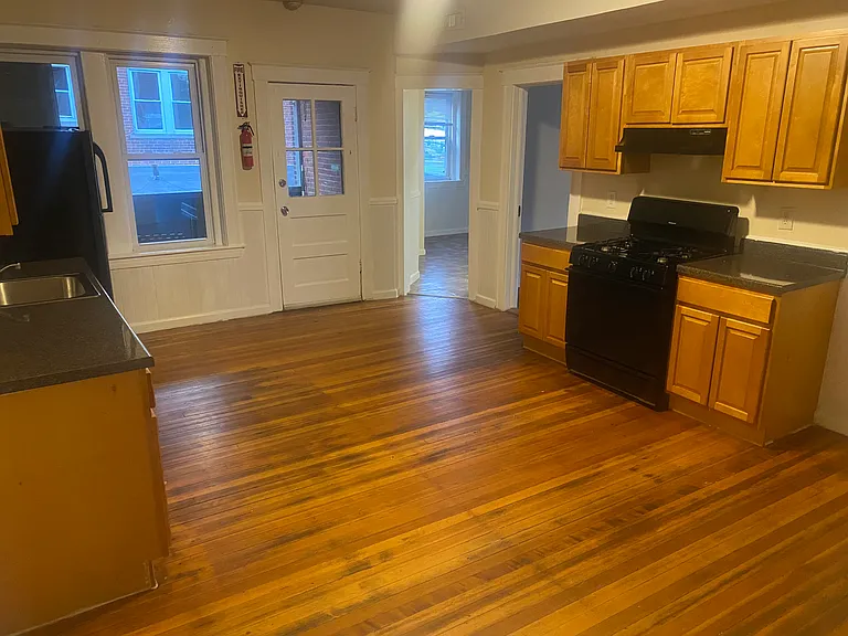 558 Church St #3 — Photo 5