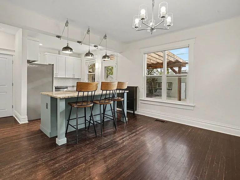 1301 S Lincoln St — Photo 8