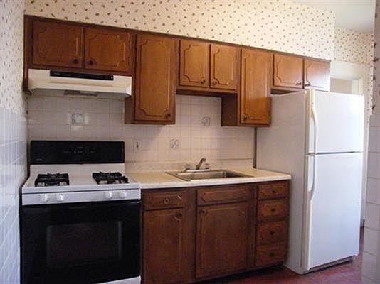 3rd image of 1318 Fenton Ave