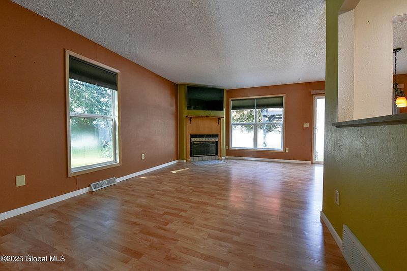 5th image of 6 Lexington Court