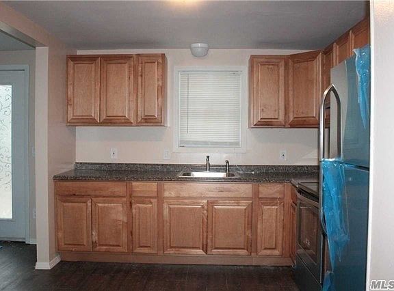 3rd image of 64 Stuyvesant Ave