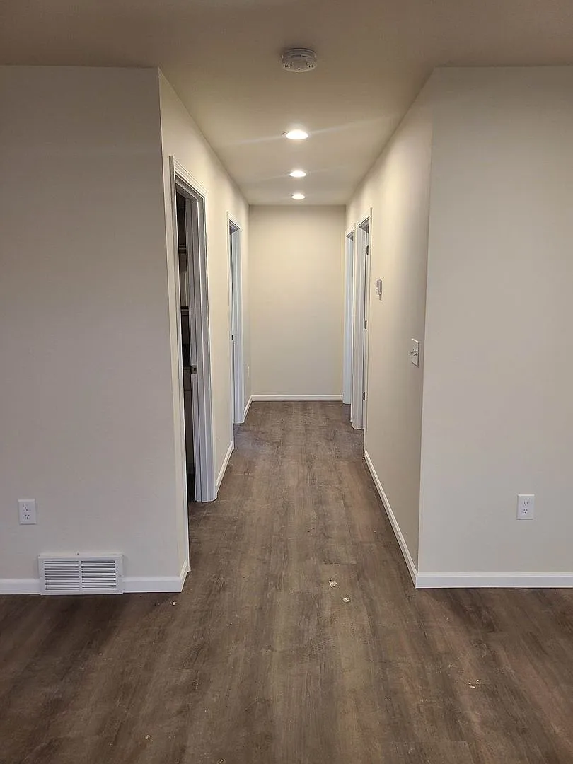 3 Bedroom, 2 Bathroom Duplex — Photo 2