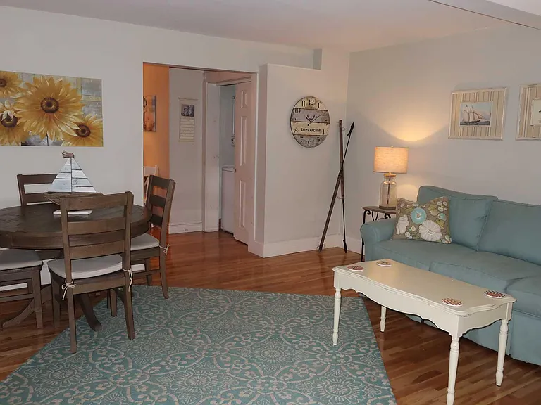 589 York St #4 — Photo 5