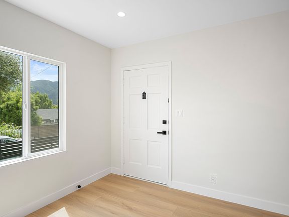3rd image of 2521 Manhattan Ave