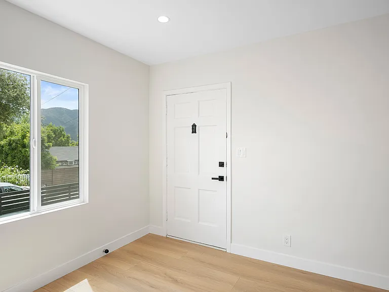 2521 Manhattan Ave — Photo 3
