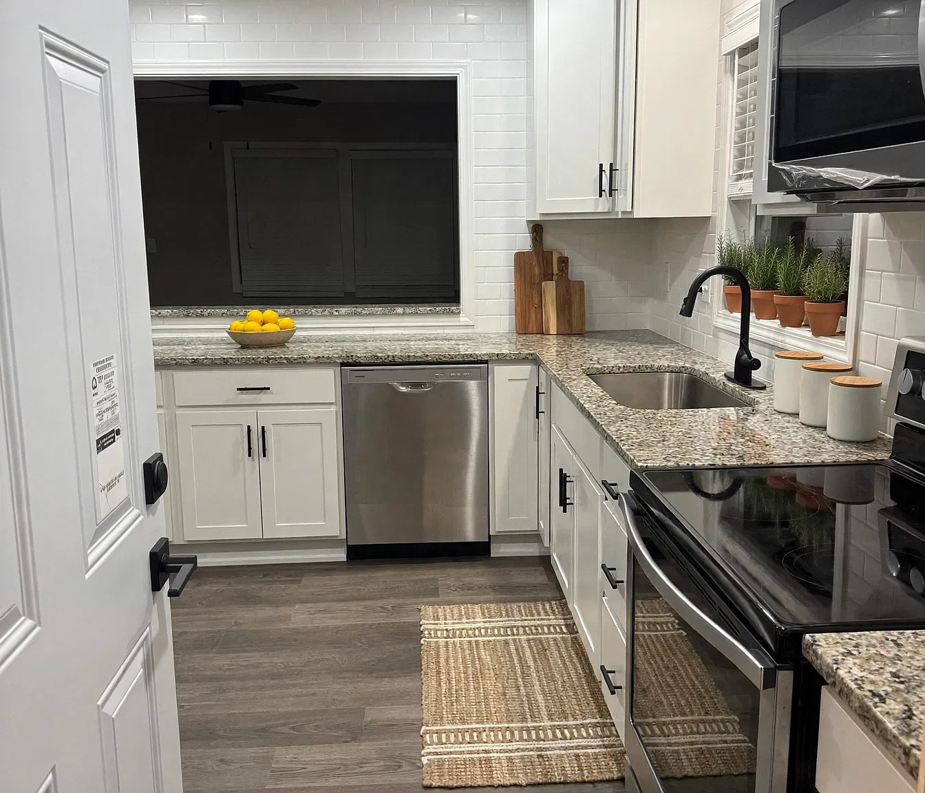 3 bed, 1000 sqft, $1,875 — Photo 2