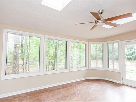 3rd image of 27 Tallwood Trl