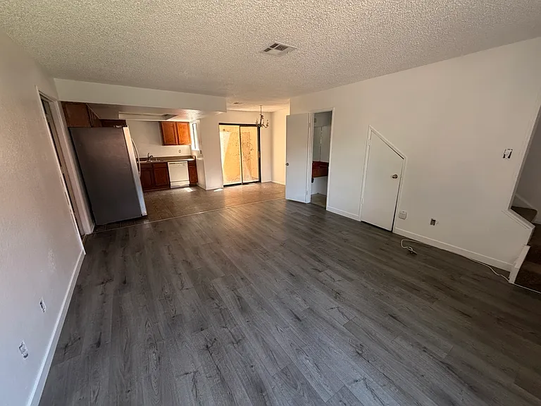 1728 W Avenue J #1 — Photo 8