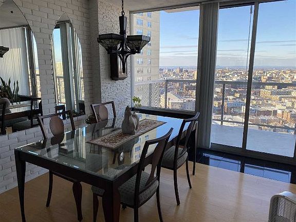 5th image of 6050 Boulevard East