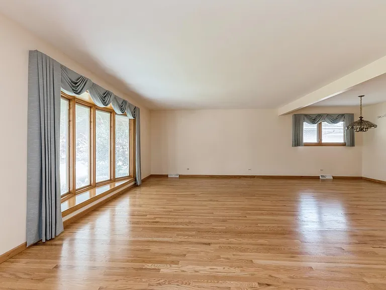 1807 N Larch Dr — Photo 6