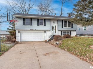 1704 9th St NW, Clinton, IA 52732