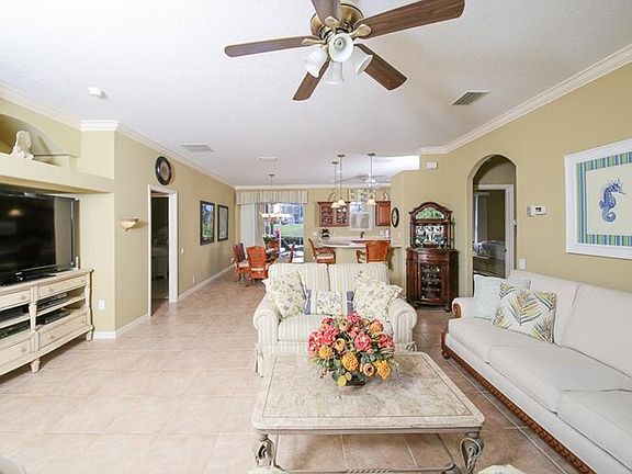 4th image of 2774 Royal Palm Dr