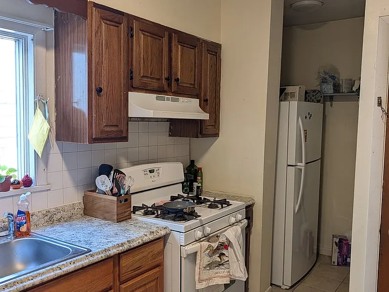 567-569 Somerville Avenue & 2/4 Beech Street — Photo 19