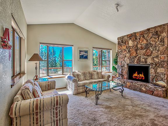 Living Room 676 Tyner