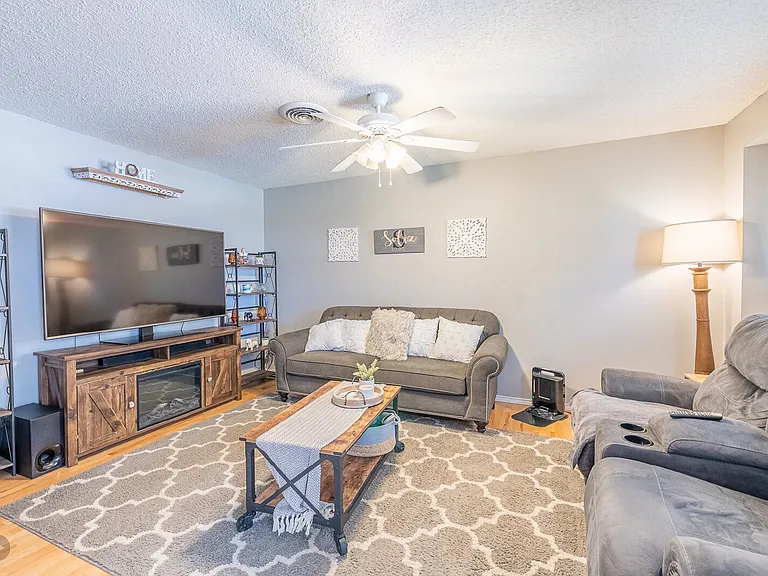 3413 Belmont Ave — Photo 25