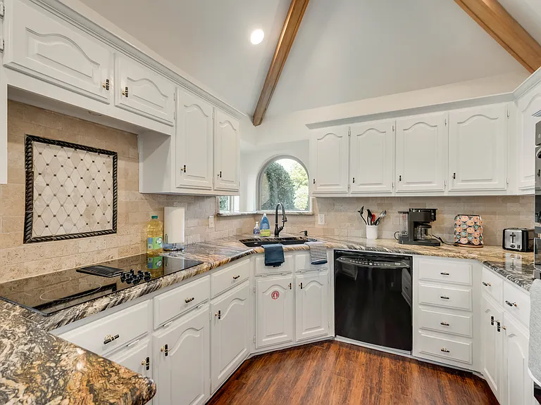 4027 Red Maple Dr — Photo 10