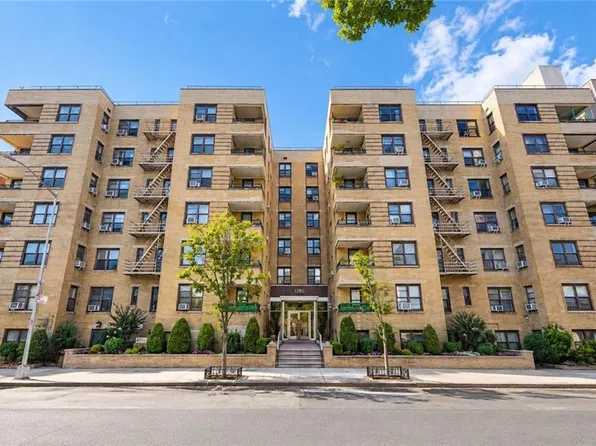 150 W End Ave APT 3G, Brooklyn, NY 11235