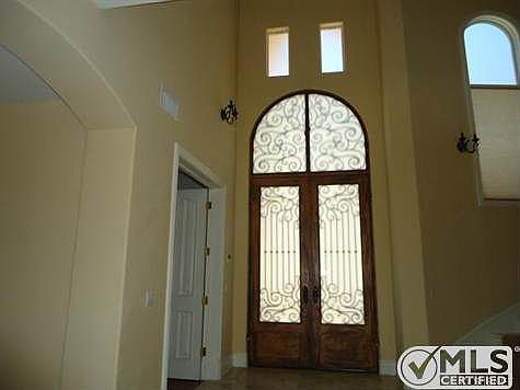 3rd image of 3007 N Beverly Glen Cir