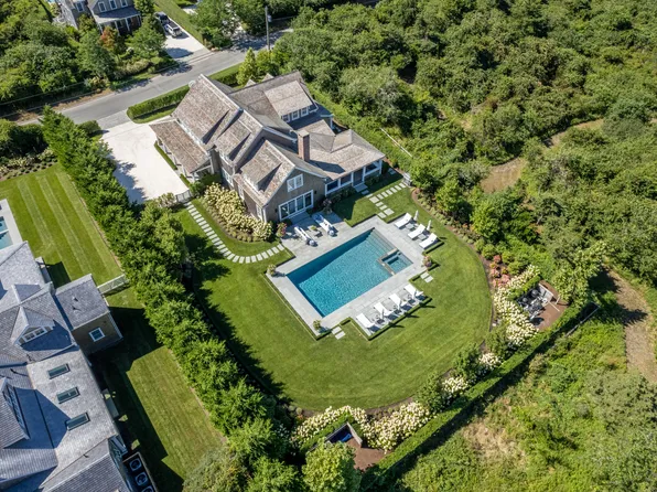 35 Burnell St, Nantucket, MA 02554