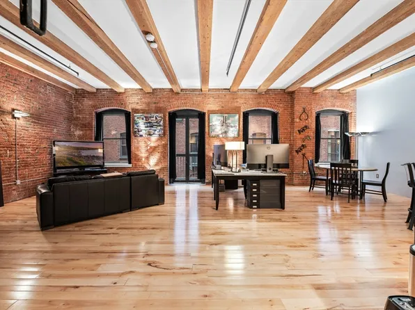 21 Wormwood St Unit 220, Boston, MA 02210