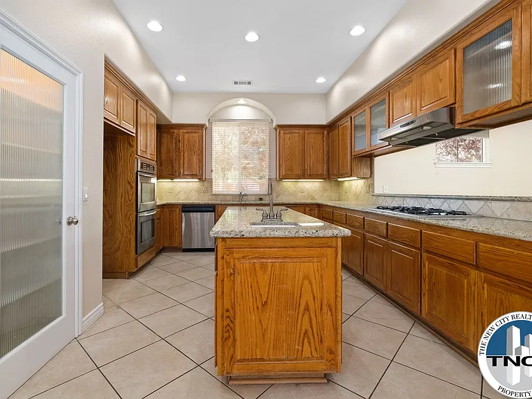 17998 Vista Point Dr — Photo 17