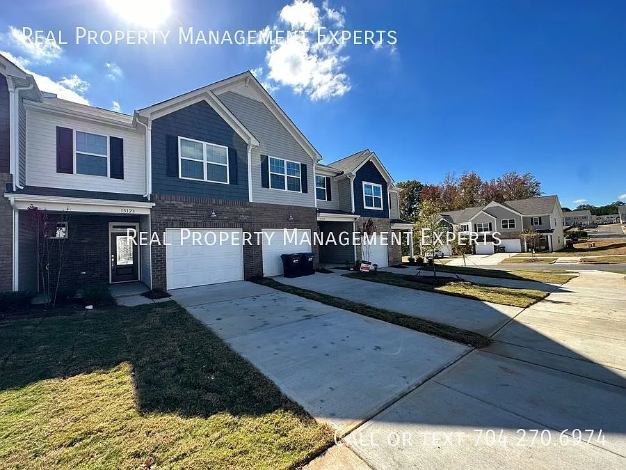 Beautiful 3BR/2.5BA Townhouse in Charlotte! — Photo 1