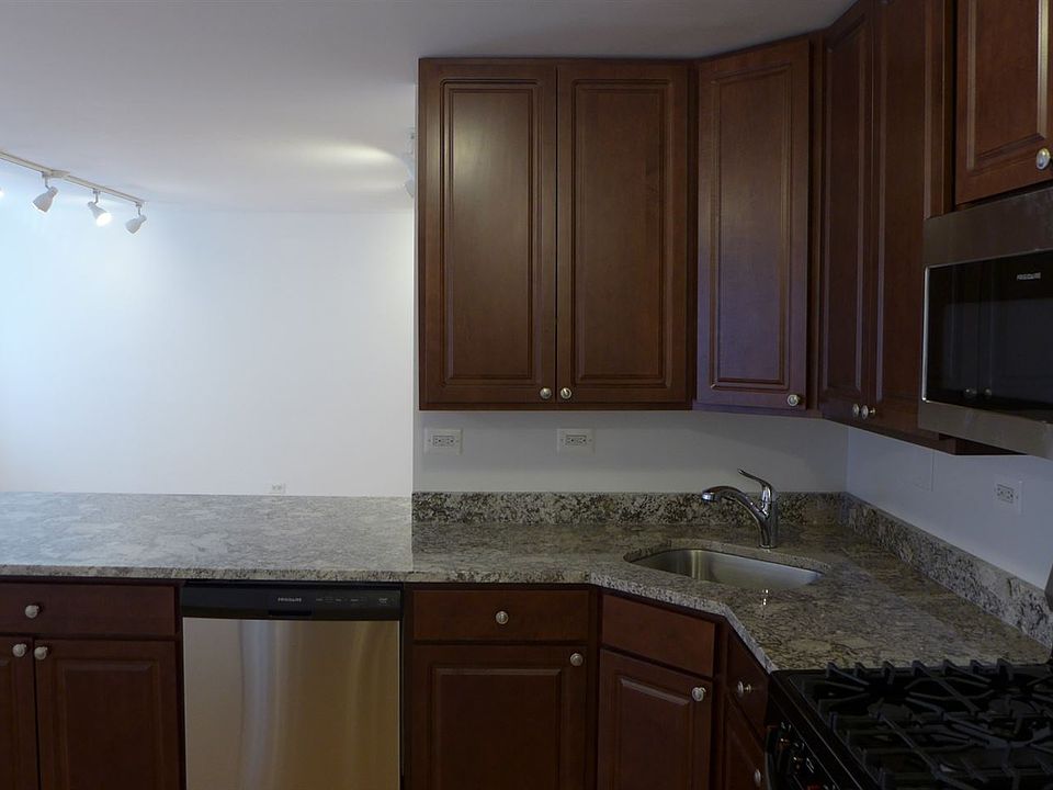 1st image of 500 Clinton Ave APT 5