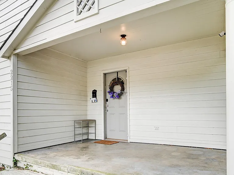 2215 Scott Ave — Photo 9