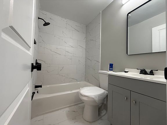 Upstairs full bath