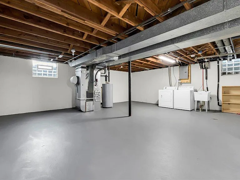 24240 Beverly St — Photo 28