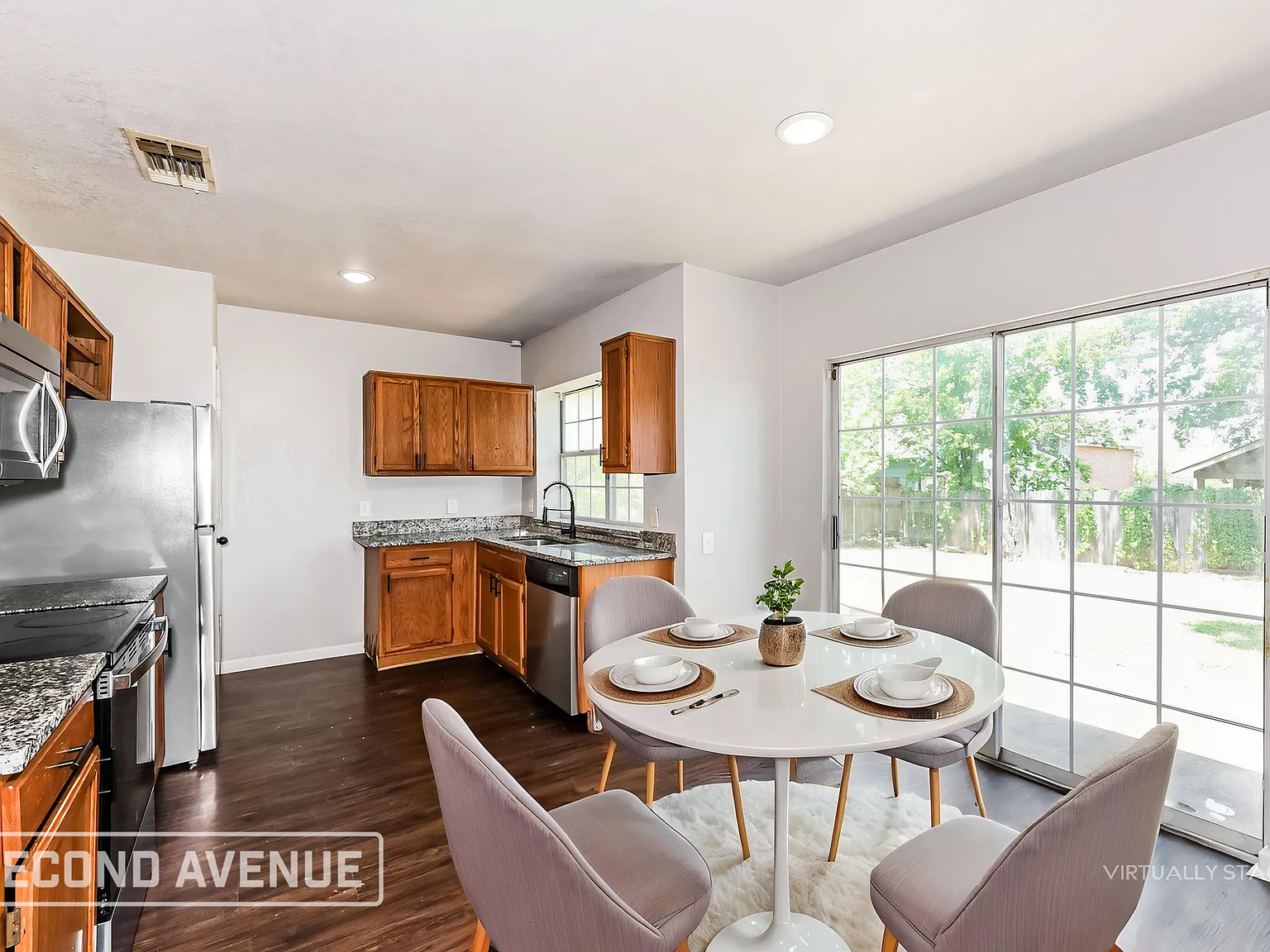 5 bed, 2.5 bath, 1863 sqft, $2,899 — Photo 3