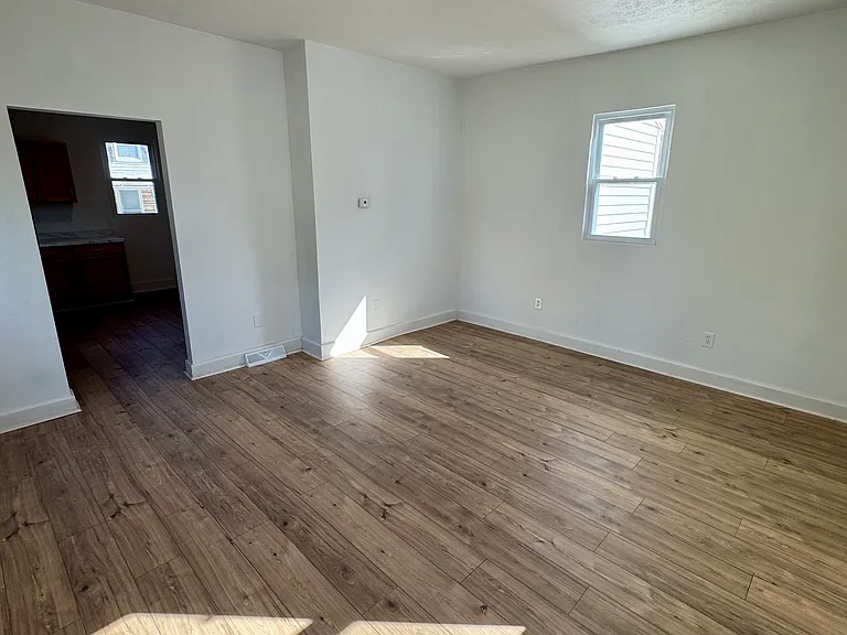 140 Grove Ave — Photo 15